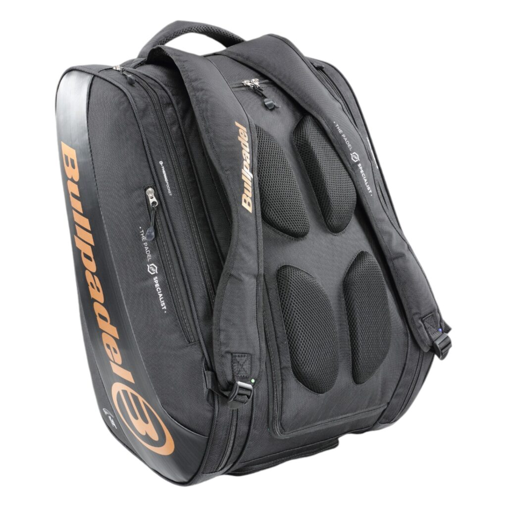 Bullpadel Vertex Black  RacketBag 25