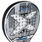 Nox X Hero White 2026 Padelio rakete kampinis vaizdas