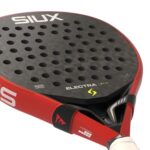 Siux Electra Pro Fire Red 2026 Padelio rakete kampinis vaizdas