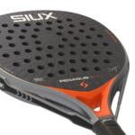 Siux Pegasus Pro Lava Orange 2026 Padelio rakete kampinis vaizdas