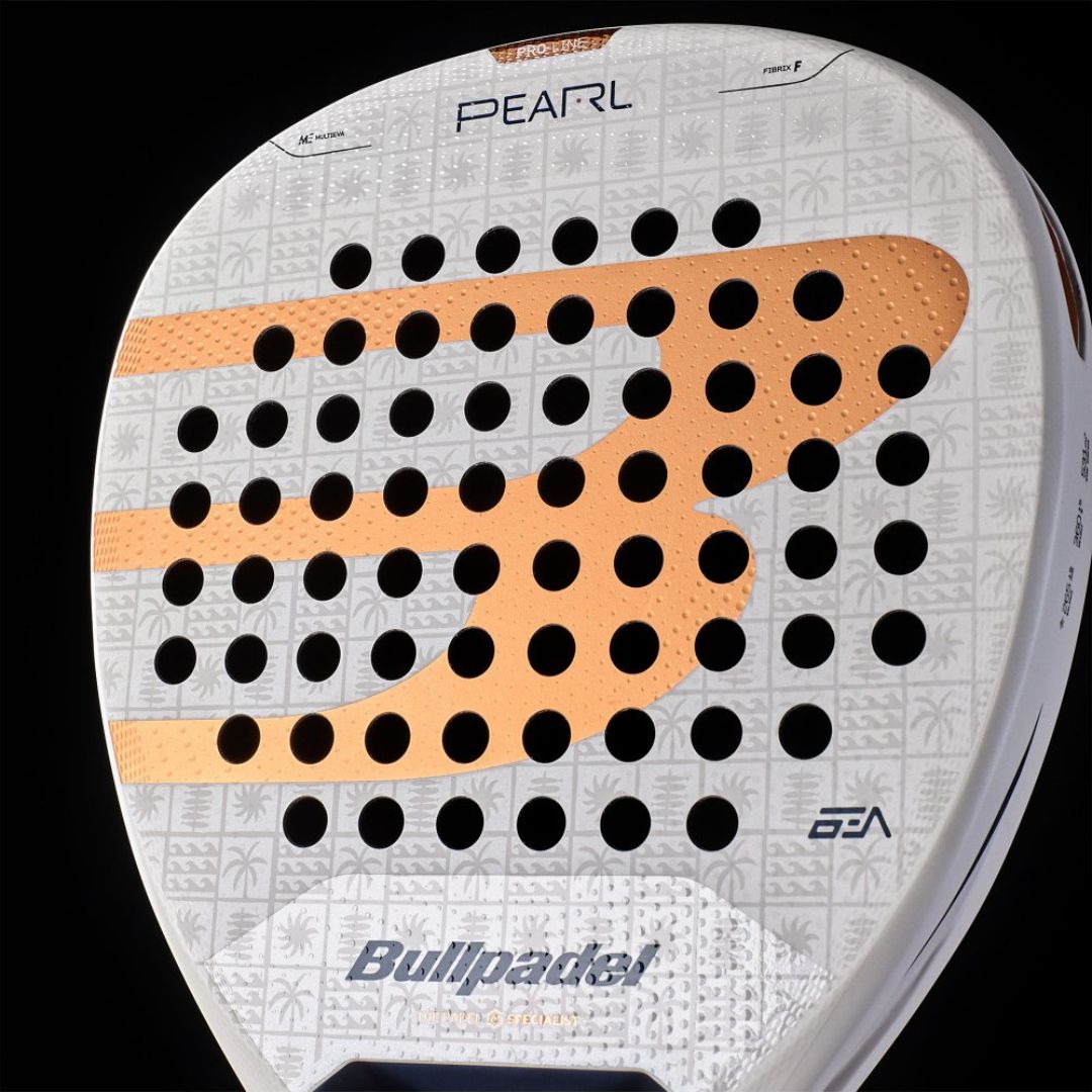 Bullpadel Pearl 2027 padelio raketė iš arti