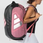 Adidas Protour Pink 2026 padelio krepšys ant modelio