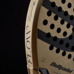 Bullpadel Flow Legend 27 padelio raketė iš arti
