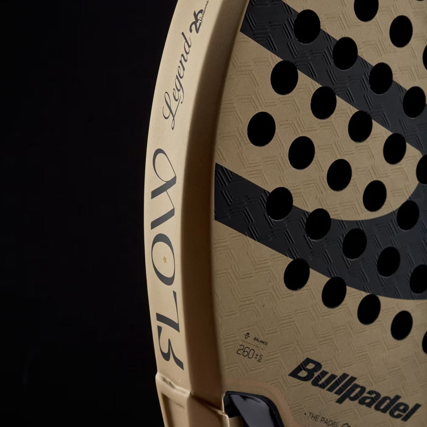 Bullpadel Flow Legend 27 padelio raketė iš arti