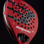 Bullpadel Hack 05 CMF 27 padelio raketė iš arti
