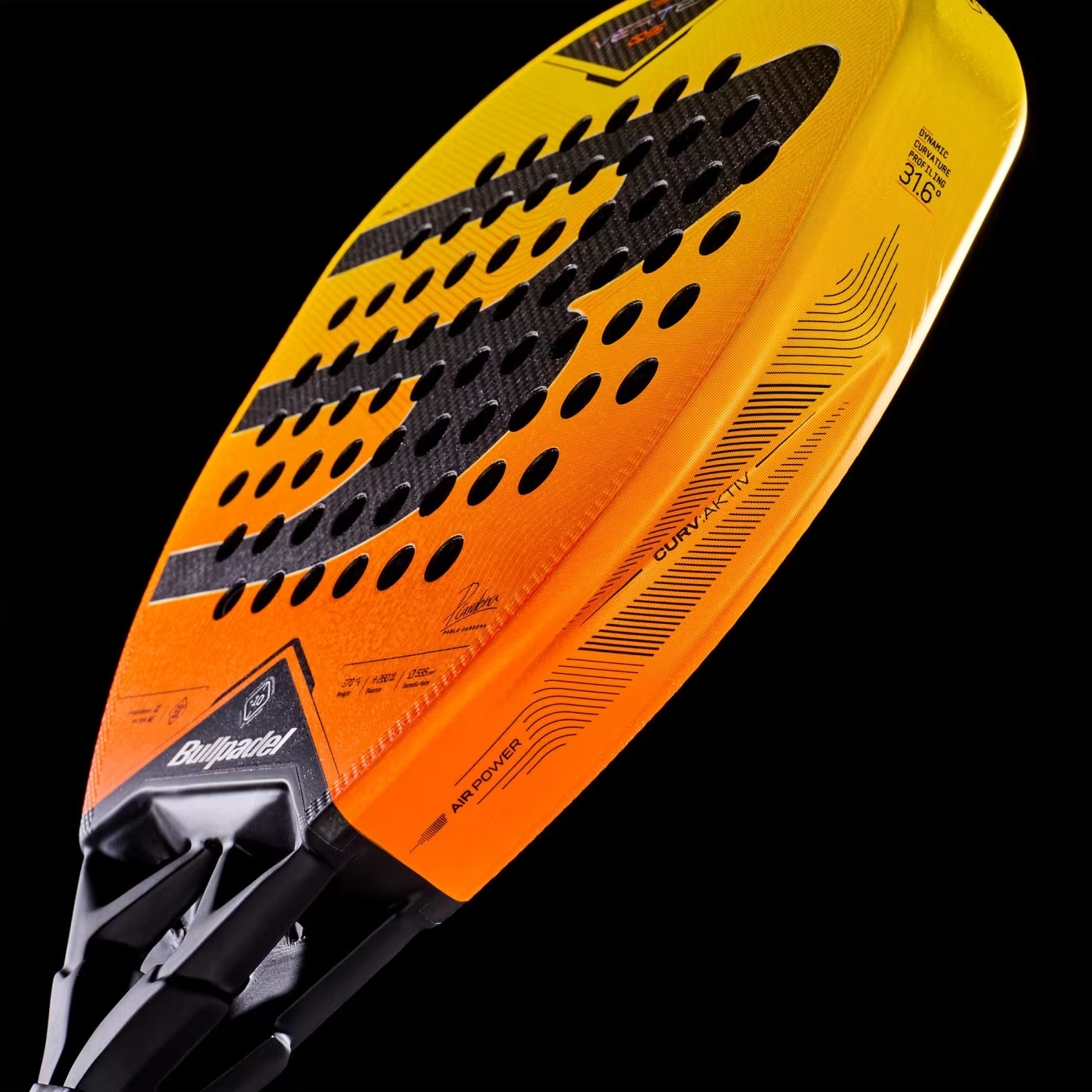 Bullpadel Vertex 05 GEO 27 padelio raketė iš arti
