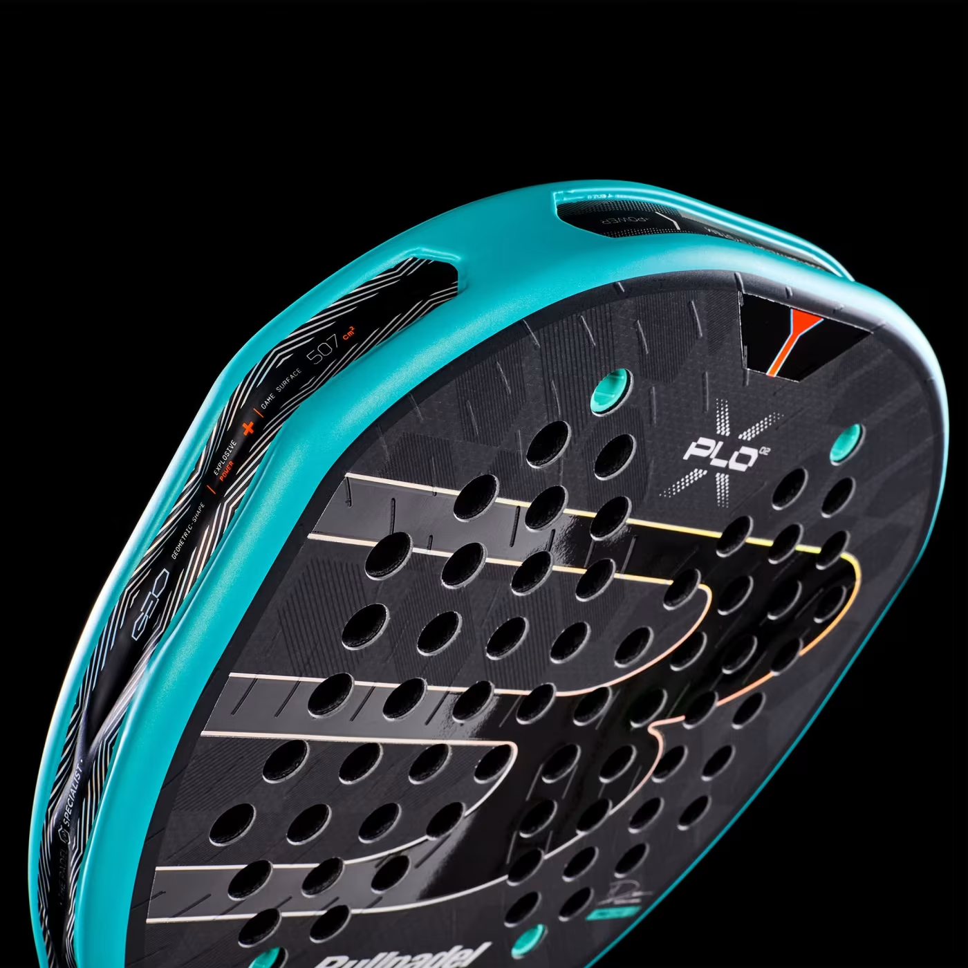 Bullpadel XPLO 27 padelio raketė iš arti