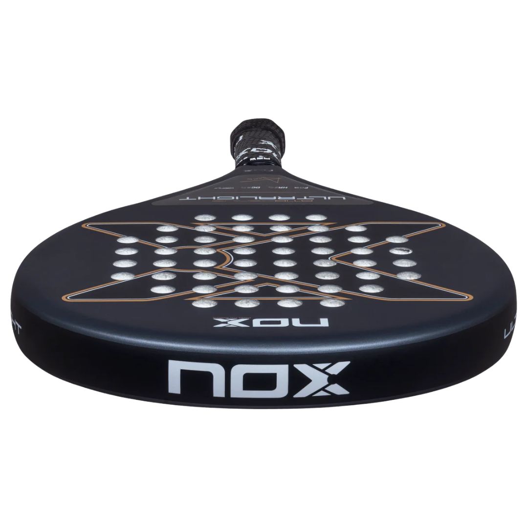 Nox AT10 Ultralight 26 padelio raketės galva iš arti
