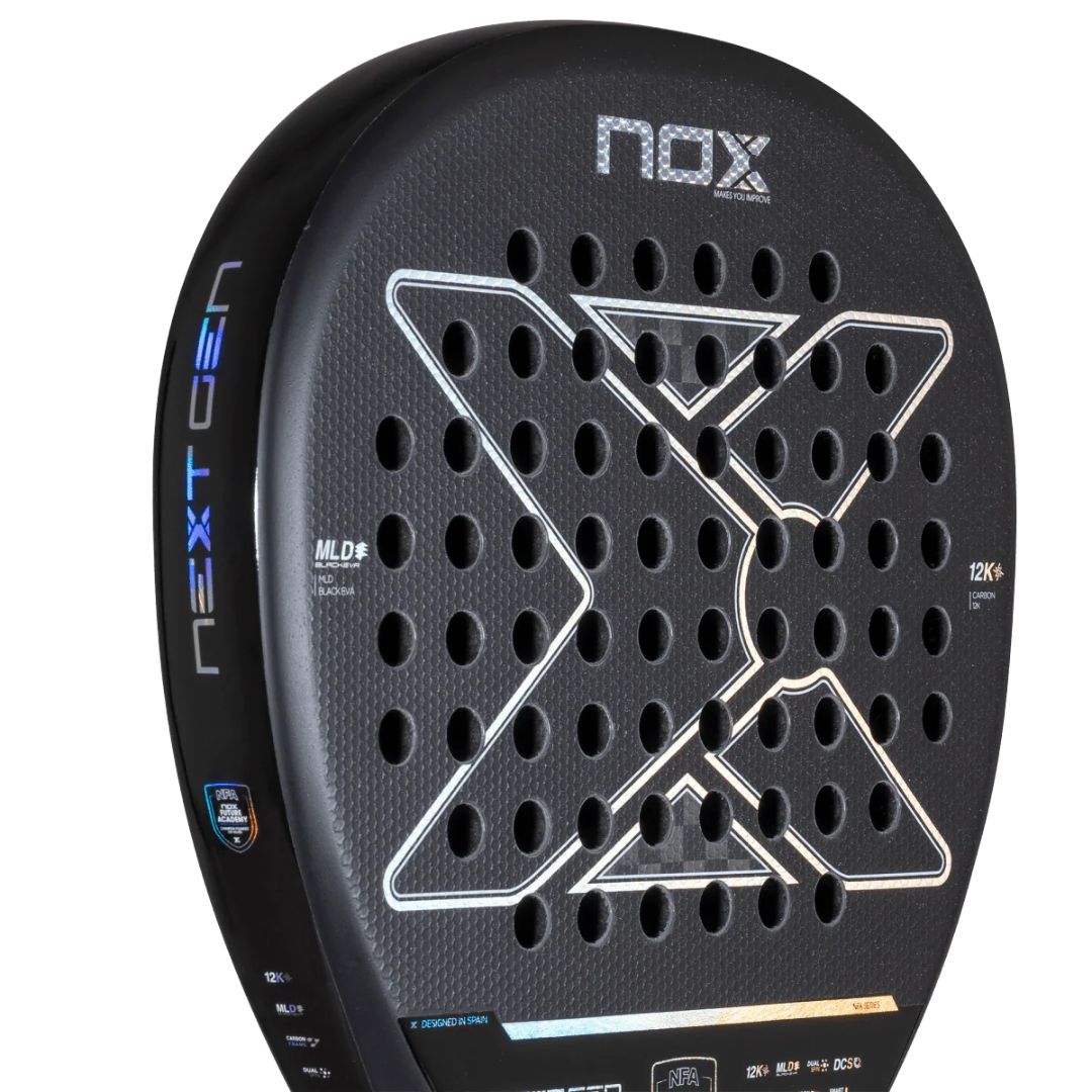 Nox Nextgen 12K Attack padelio raketės paviršius iš arti